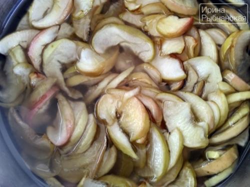 Как готовится янтарное варенье из яблок с прозрачными дольками