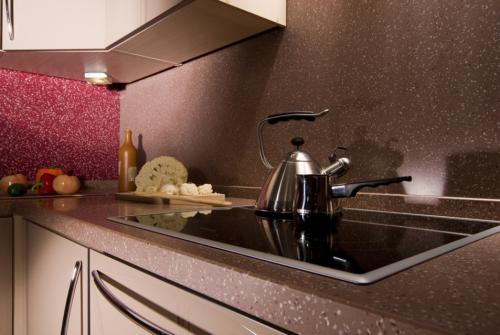 Фартук из камня. Посмотрите наши фото и выберите свой кухонный фартук из искусственного камня