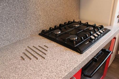 Фартук на кухню из камня. Кухонный фартук из искусственного камня 08