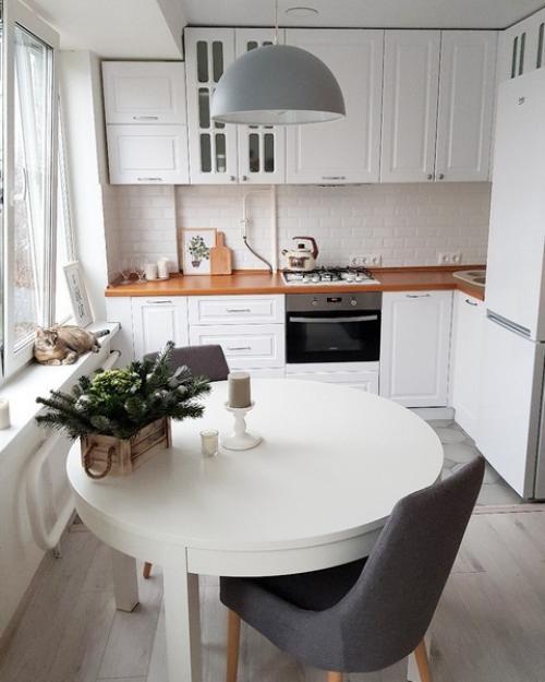 Мраморный фартук и деревянная столешница. 32 идеи для белой кухни с деревянной столешницей