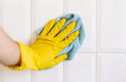 Как удалить трудновыводимые пятна с кафеля и сантехники. Как быстро и до блеска отмыть кафель в ванной и на кухне: современные девайсы + бабушкины рецепты