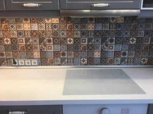 7 правил удачного сочетания фартука и кухонного гарнитура 23 7 правил удачного сочетания фартука и кухонного гарнитура 23