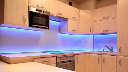 Из чего сделать кухонный фартук своими руками. Что такое фартук и для чего он нужен на кухне 09 Из чего сделать кухонный фартук своими руками. Что такое фартук и для чего он нужен на кухне 09