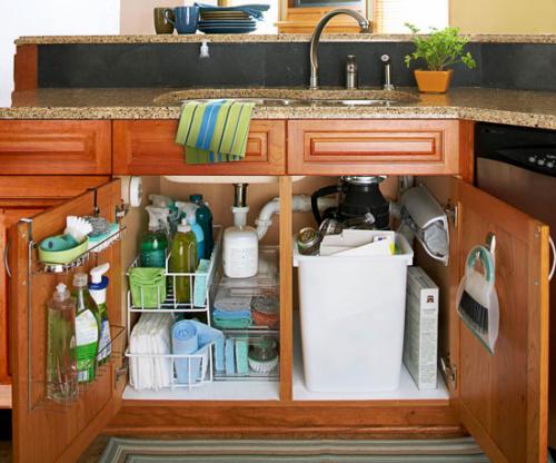 Какие лайфхаки помогут сэкономить место под раковиной. Ден.  Пространство под раковиной.