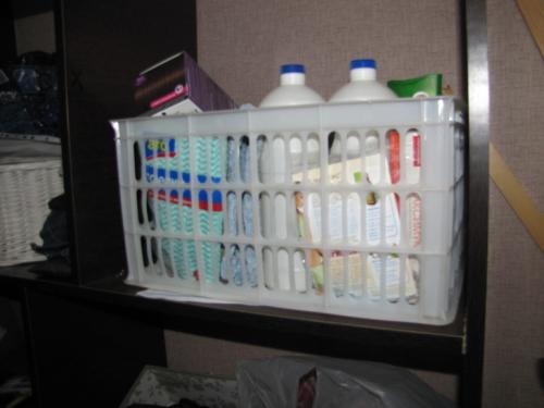 Какие лайфхаки помогут сэкономить место под раковиной. Ден.  Пространство под раковиной.