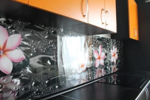 Как приклеить фартук из абс пластика. Как прикрепить пластиковый фартук на кухне своими руками