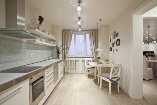 Как сочетать цвет фартука с цветами других текстильных изделий на кухне. Главные правила при выборе цветового решения кухни