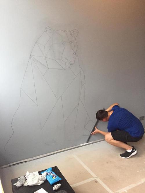 Графический рисунок на стене своими руками