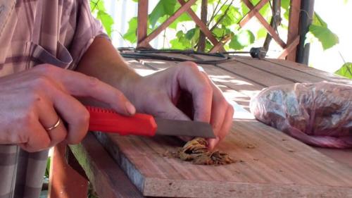 Молоть табак. Нарезка табака в домашних условиях