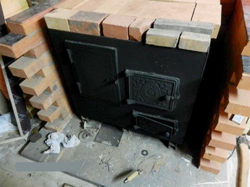 На какой раствор кладут кирпич вокруг металлической печи. Как обложить железную печь кирпичом в бане: необходимость или декорирование?