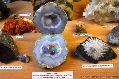 Что такое слюдяные окошки. Что такое слюда? Свойства, способы добычи слюды, области применения минерала