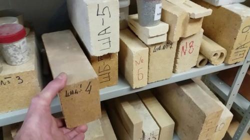 Кирпич огнеупорный шамотный. Что это такое?