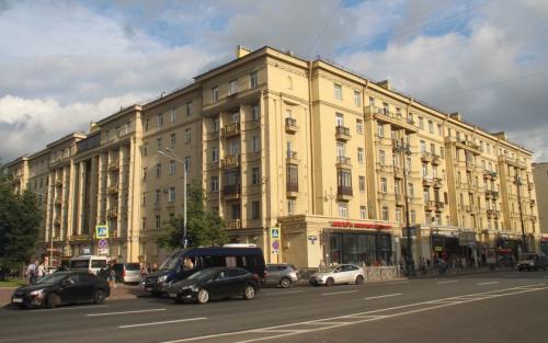 Как развивалась технология строительства панельных домов в 80-х годах.                                            «Сталинки»