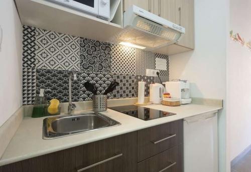 В стиральной и посудомоечной машинах. Подключение стиральной машины к канализации 23