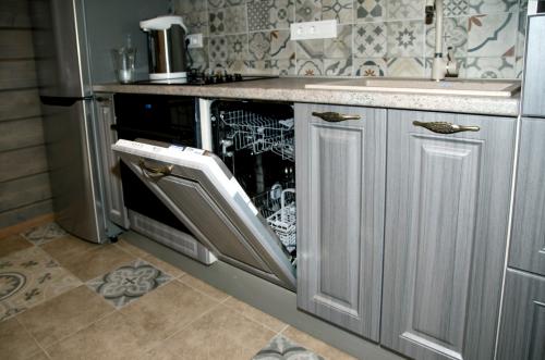 Как установить посудомоечную машину. Установка посудомоечной машины в готовую кухню: 6 шагов монтажа+видеоинструкция