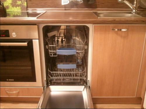 Как установить посудомоечную машину. Установка посудомоечной машины в готовую кухню: 6 шагов монтажа+видеоинструкция