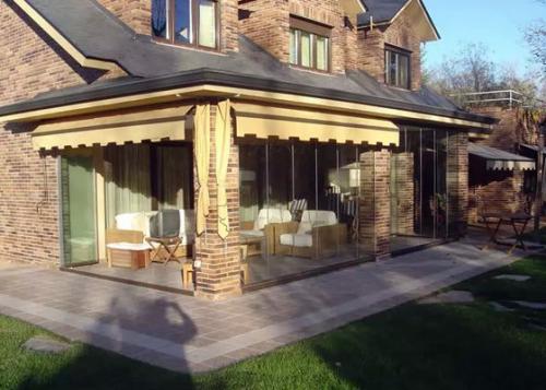 Терраса пристроенная к дому. Терраса и веранды, пристроенные к дому 2023: 180+ фото реальных проектов 17 Терраса пристроенная к дому. Терраса и веранды, пристроенные к дому 2023: 180+ фото реальных проектов 17