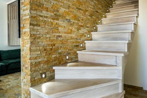 Какие типы полов наиболее подходящие для прихожей