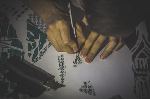 Какие приборы и инструменты необходимы для создания трафаретов. Сове. Чем вырезать трафареты.