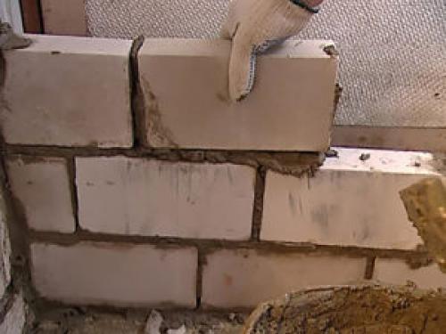 Ребро кирпича. Как класть красный кирпич