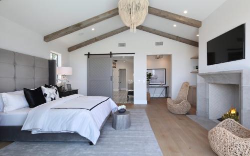 Современные люстры в спальню. Типы ламп для светильников