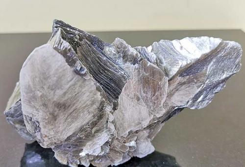 Слюда магические свойства. Мусковит камень: свойства и кому подходит по знаку зодиака