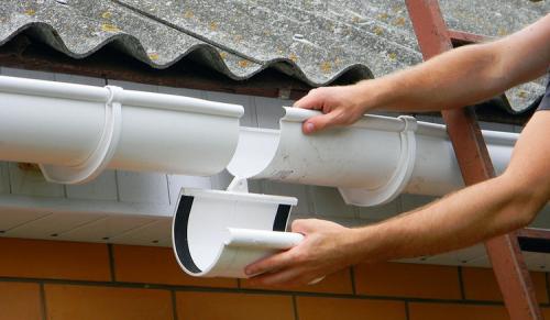 Крепление водостока к профлисту. Установка водостоков на крыше — правила монтажа, пошаговая инструкция