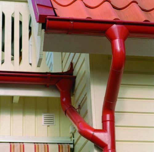 Водосток для крыши. Зачем водосток нужен?