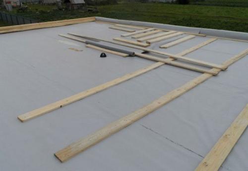 Кровля с водостоком. Правила и последовательность сборки желобов 11