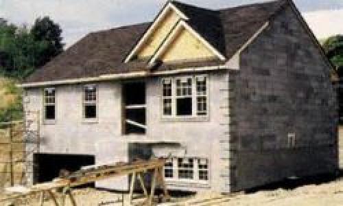 Что дешевле -- дом из бруса или газобетона. Затраты на строительство: сравниваем брус и газобетон