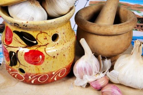 Можно ли использовать настойку чеснока на красном вине в качестве соуса для мяса. Необычные заготовки и приправы из чеснока