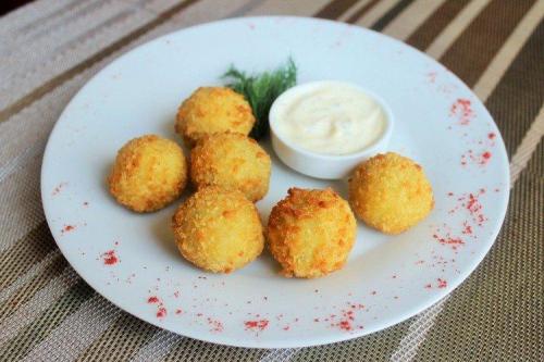 Как правильно подавать блюда с чесноком и красным вином, чтобы они выглядели вкусно и аппетитно. 20 оригинальных закусок к вину в домашних условиях