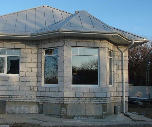 Коттедж из газобетона или дом из оцилиндрованного бруса. Сравнительный анализ