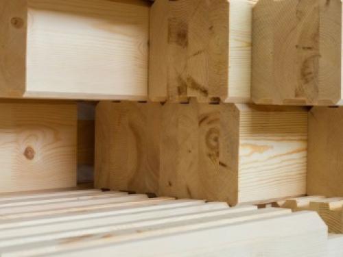 Дом из клееного бруса для жизни. Другие достоинства клееного бруса 04