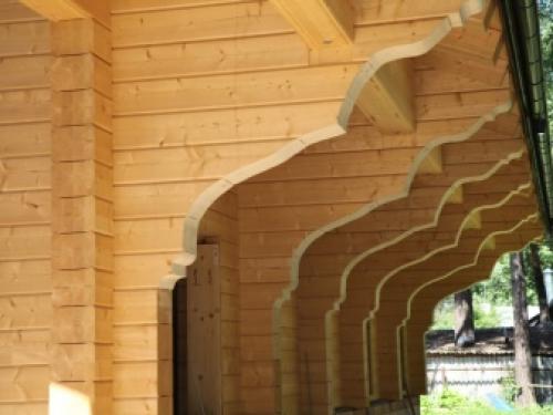 Дом из клееного бруса для жизни. Другие достоинства клееного бруса 03