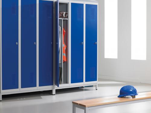 Шкафчики для раздевалок металлические. Преимущества и недостатки