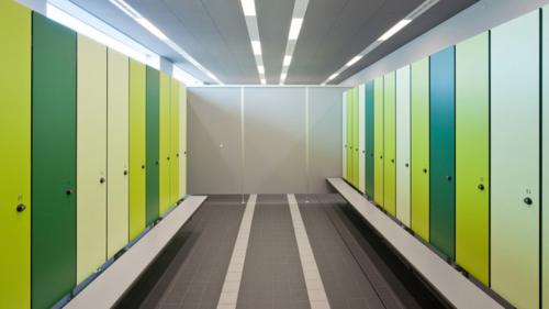 Шкаф для переодевания. Секционные шкафы и шкафчики для рабочих раздевалок