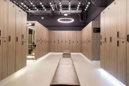 Шкаф для переодевания. Секционные шкафы и шкафчики для рабочих раздевалок