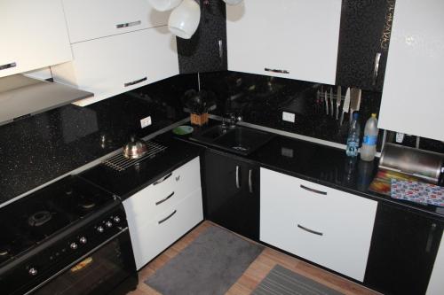 Как выбрать фартук для кухни: практические советы, фото примеры