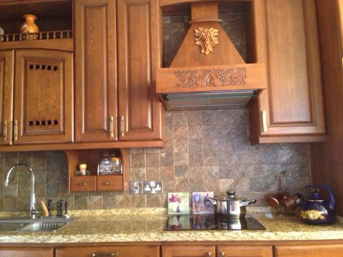 Как выбрать фартук для кухни: практические советы, фото примеры