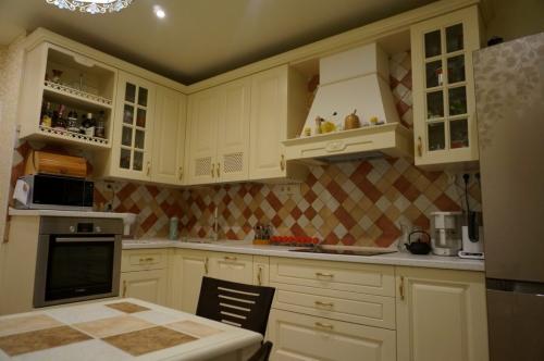 Дизайн плитки на кухню 2020. Современный фартук для кухни