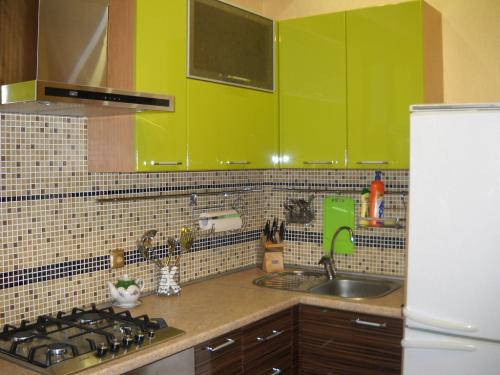 Плитка мозаика для кухни на фартук. Кухонный фартук из мозаики — почему стоит выбрать этот материал