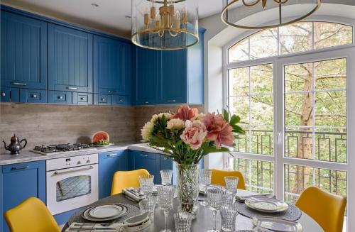 Как сочетать столешницу и фартук. Единая столешница и фартук на кухне из одного материала 2021 08 Как сочетать столешницу и фартук. Единая столешница и фартук на кухне из одного материала 2021 08