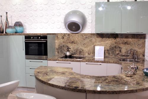 Фартук для кухни из искусственного камня. Посмотрите наши фото и выберите свой кухонный фартук из искусственного камня