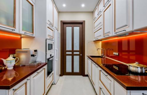 Кухонный фартук из стекла под мрамор. Фартук для кухни из стекла (скинали): красивый дизайн, выбор цвета и размера, а также 145 фото лучших новинок из каталога