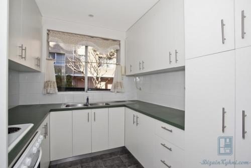 Светлая кухня темная столешница и фартук. Интерьер белой кухни с темной столешницей