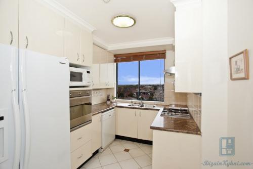 Светлая кухня темная столешница и фартук. Интерьер белой кухни с темной столешницей