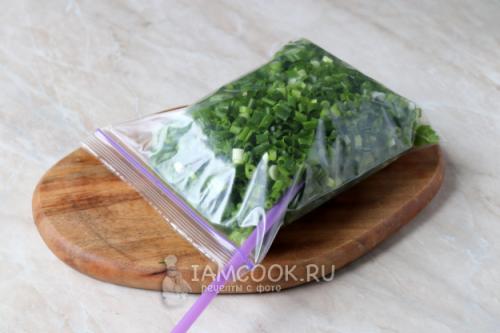 Можно ли хранить лук в морозильной камере