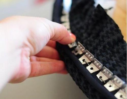 Как удалить старую обивку с дивана